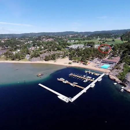 Sørlandet, Nær Stranden Og Kristiansand Dyrepark
