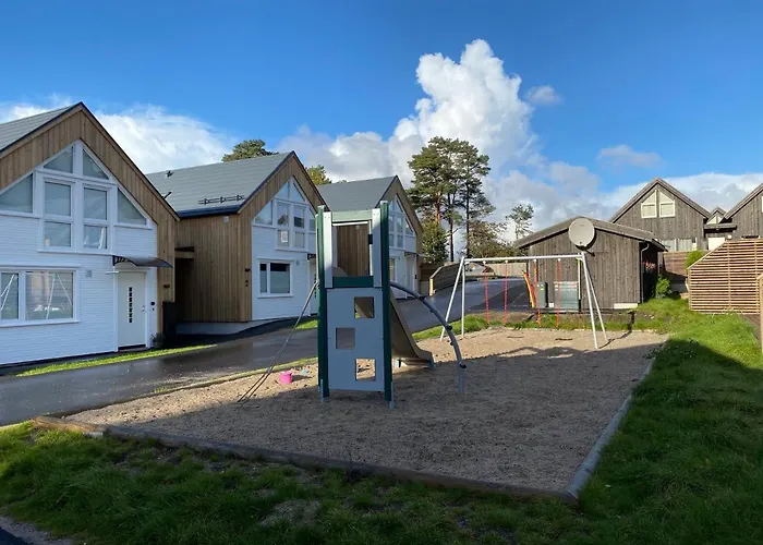 Sørlandet, Nær Stranden Og Kristiansand Dyrepark *